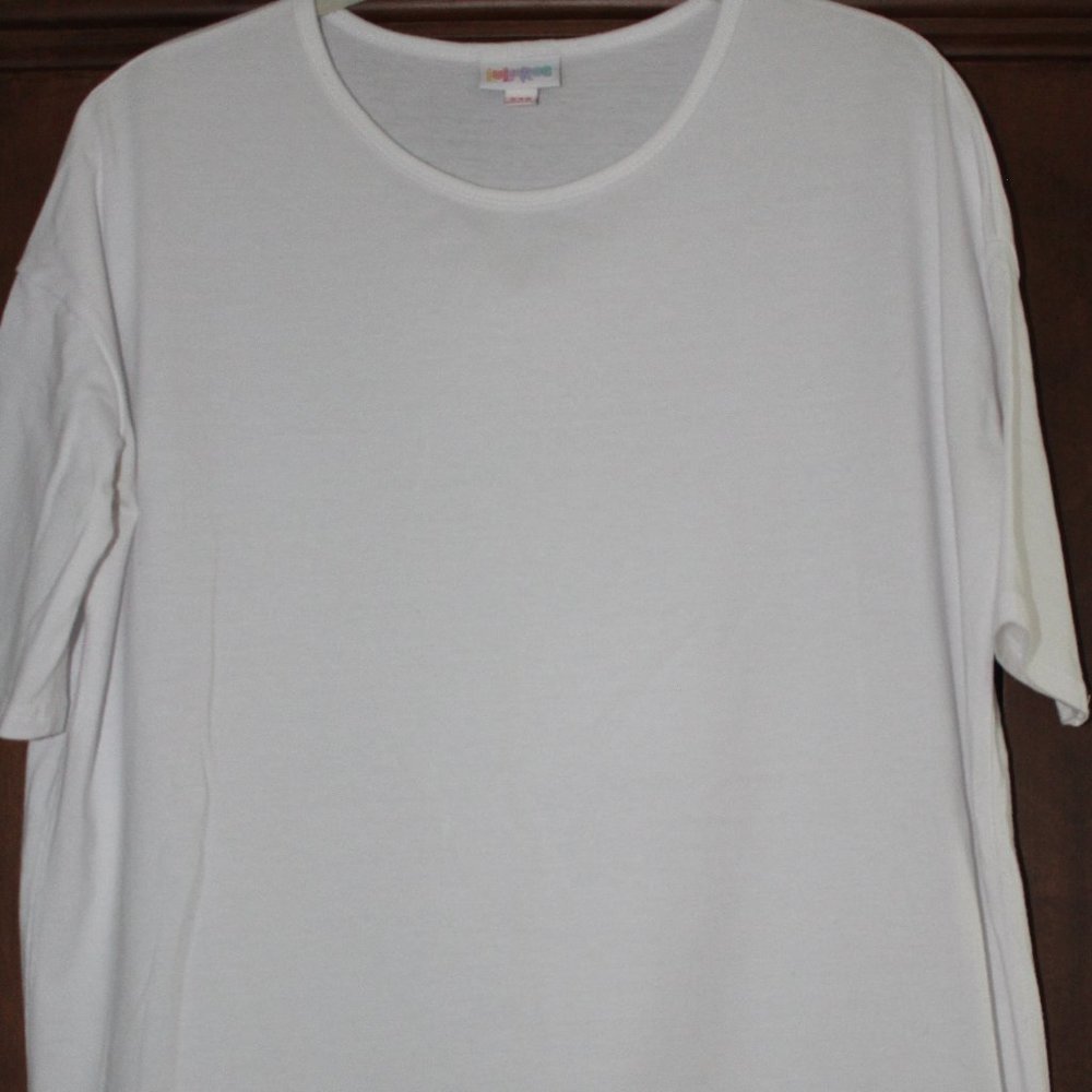 all white LuLaRoe tunic top
